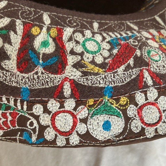 Felt embroidered hat - Picture 5 of 8